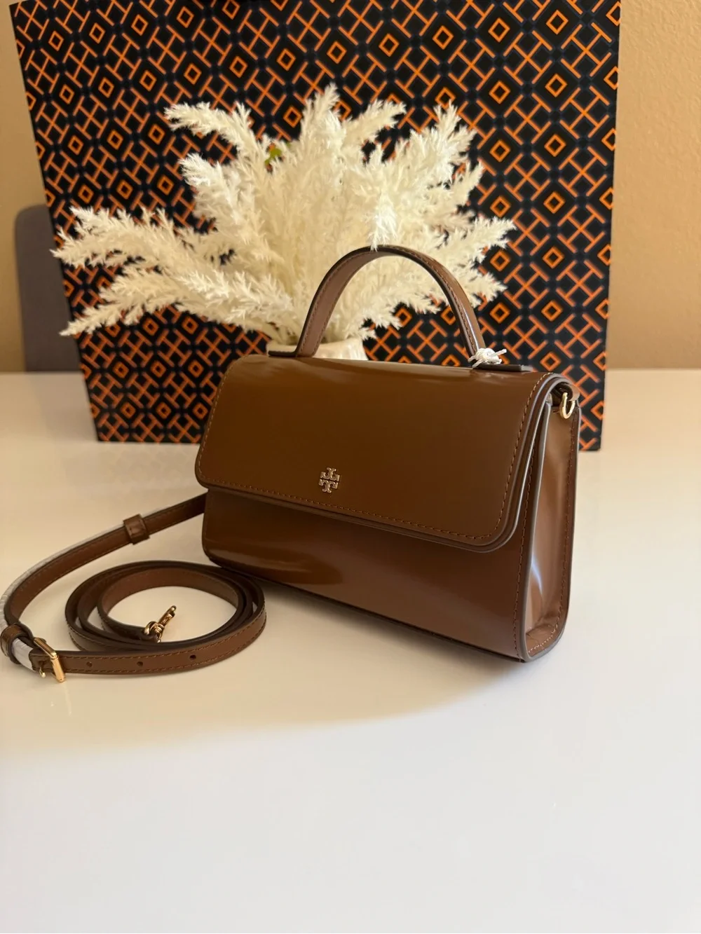NWT , authentic Tory Burch Emerson smooth mini too handle brown /tan